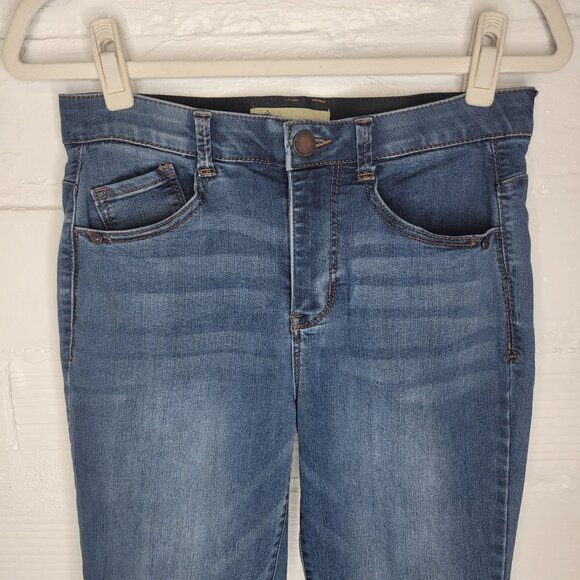 Democracy Ab Technology Women's Size 6 Jeans Raw Hem - Picture 3 of 8